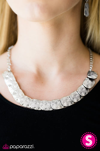 five-dollar-jewelry-glam-cave-silver-necklace-paparazzi-accessories