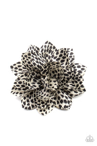 five-dollar-jewelry-deep-in-the-jungle-white-hair clip-paparazzi-accessories