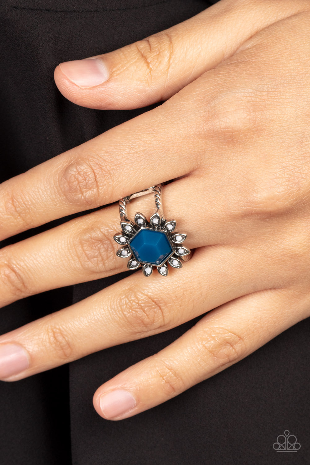 Open Door Jewelry - Wonderfully Wallflower - Blue Ring - Paparazzi Accessories