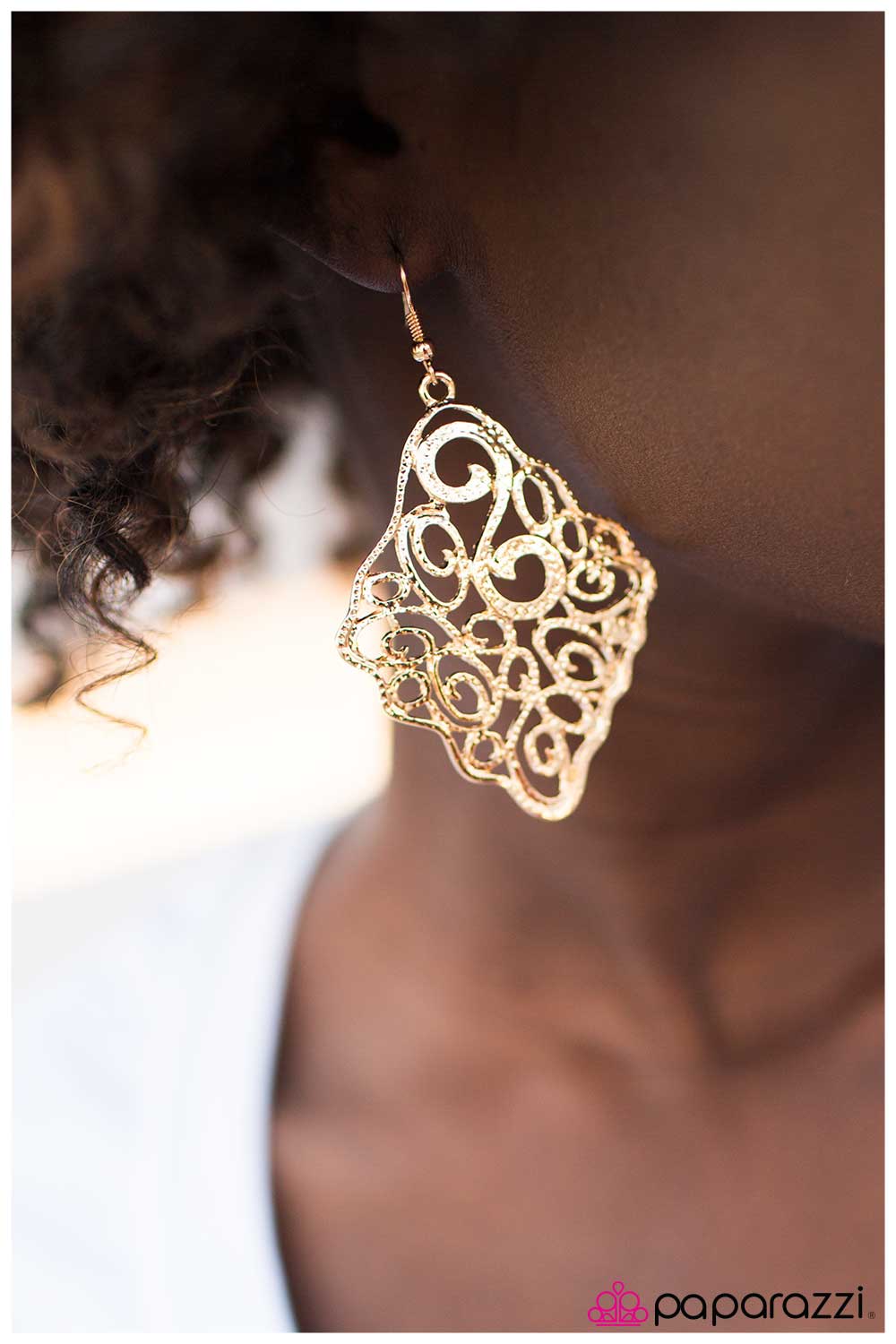 five-dollar-jewelry-fancy-meeting-you-here-gold-paparazzi-accessories