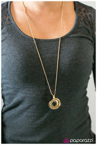 five-dollar-jewelry-whirl-me-round-gold-necklace-paparazzi-accessories