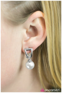 five-dollar-jewelry-pearls-and-tiaras-paparazzi-accessories
