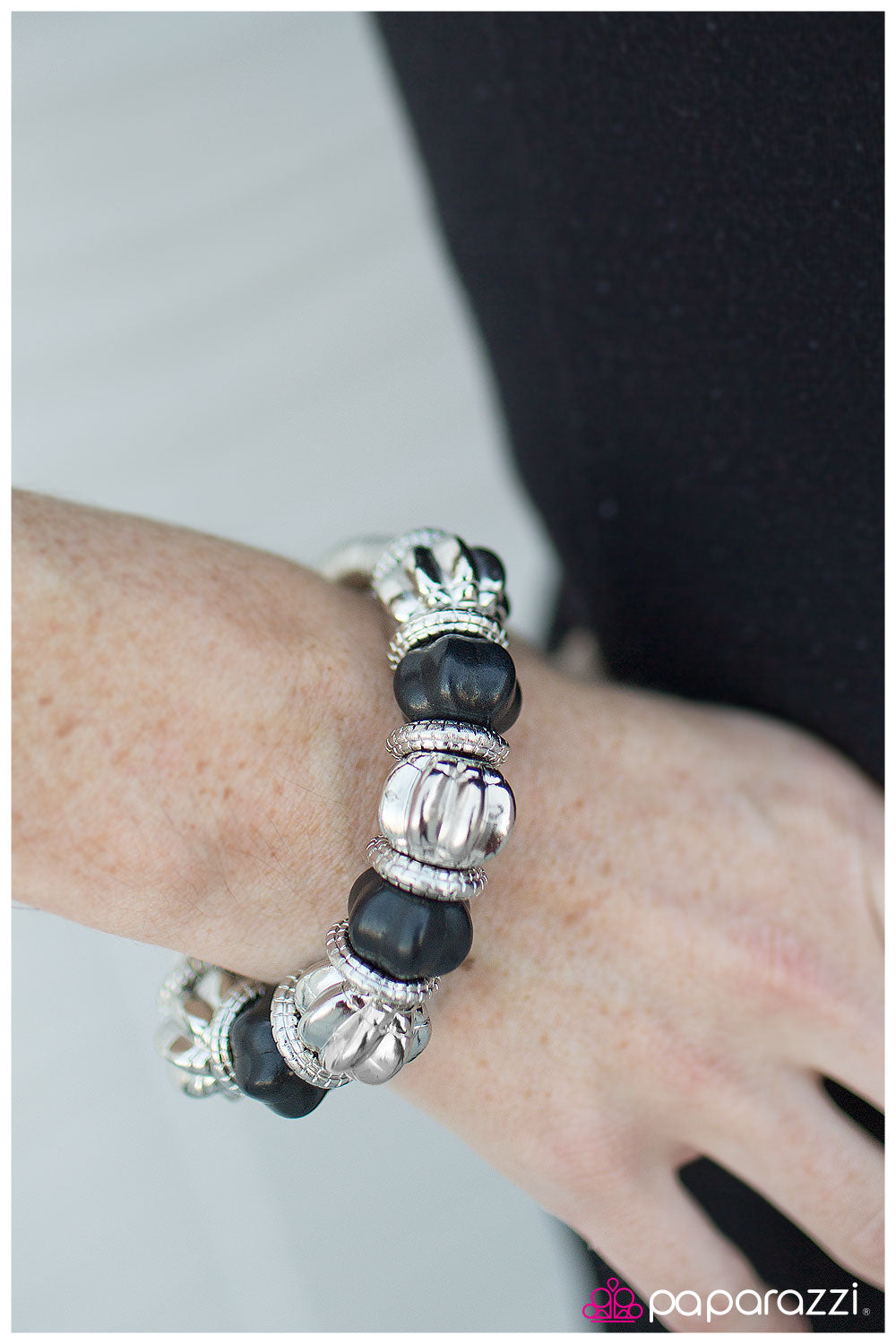five-dollar-jewelry-roll-up-your-sleeves-black-bracelet-paparazzi-accessories