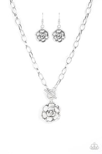 five-dollar-jewelry-beautifully-in-bloom-silver-necklace-paparazzi-accessories